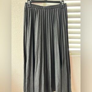 Uniqlo pleated maxi skirt dark gray (M)